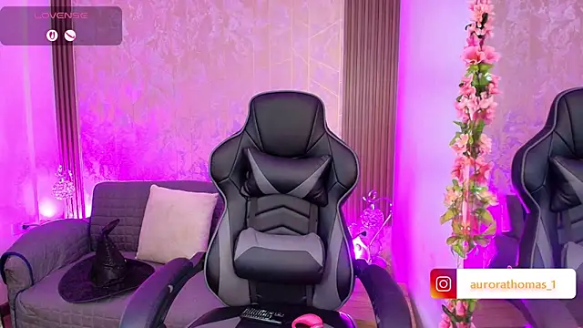 Aurora thomas  1 online show from 10-18-25, 10:32