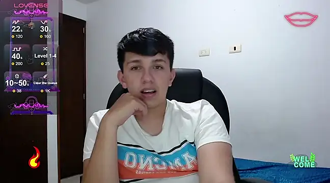 Snapshot of Alan_red chatting on 02-14-25, 02:39 Alan red online show from 02-14-25, 02:39