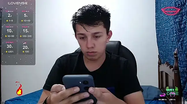 Snapshot of Alan_red chatting on 02-17-25, 01:15 Alan red online show from 02-17-25, 01:15