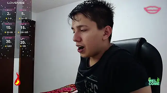 Snapshot of Alan_red chatting on 03-17-25, 01:57 Alan red online show from 03-17-25, 01:57