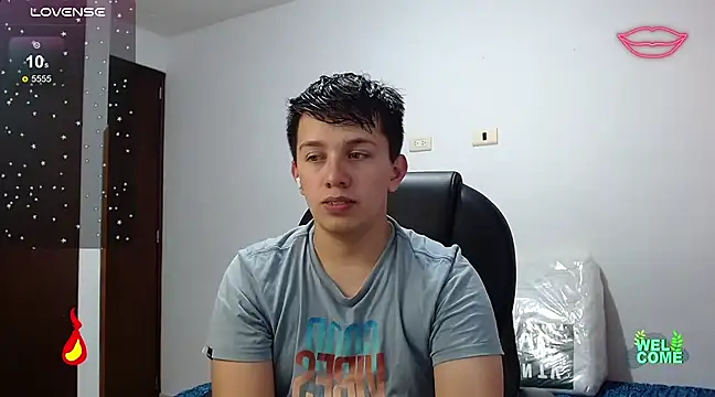 Snapshot of Alan_red chatting on 03-23-25, 02:37 Alan red online show from 03-23-25, 02:37