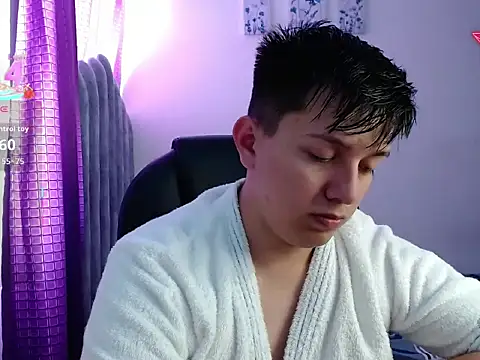 Snapshot of Alan_red chatting on 09-18-25, 03:25 Alan red online show from 09-18-25, 03:25