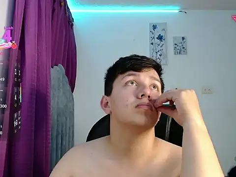 Snapshot of Alan_red chatting on 10-31-25, 12:22 Alan red online show from 10-31-25, 12:22