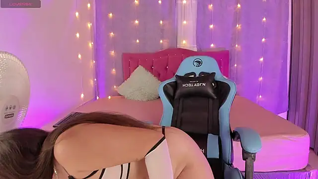 Lia little18 online show from 01-18-25, 09:02