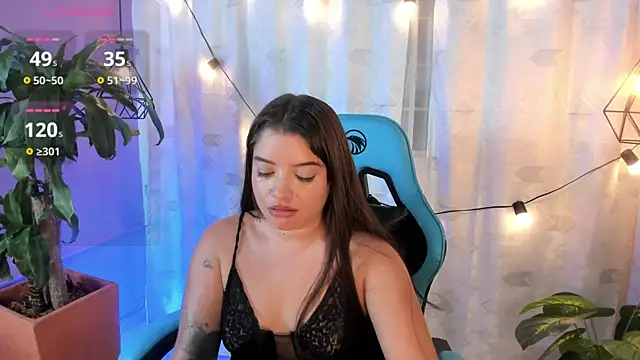 Snapshot of Lia_little18 chatting on 05-15-26, 09:33 Lia little18 online show from 05-15-26, 09:33