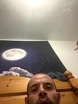 Snapshot of wyattstone chatting on 10-17-25, 05:43 wyattstone online show from 10-17-25, 05:43