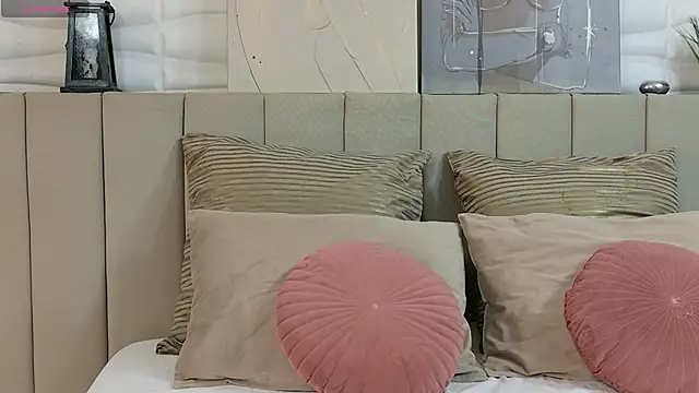 Elly Ross online show from 11-23-25, 05:07