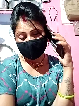 Snapshot of Bhavya_Bhan chatting on 02-25-25, 06:42 Bhavya Bhan online show from 02-25-25, 06:42