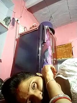 Snapshot of Bhavya_Bhan chatting on 10-12-25, 04:39 Bhavya Bhan online show from 10-12-25, 04:39