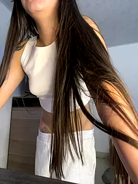 Snapshot of astrid_ chatting on 10-18-25, 11:33 astrid online show from 10-18-25, 11:33