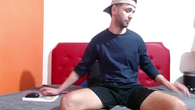 Snapshot of Cristian_white chatting on 10-25-25, 01:13 Cristian white online show from 10-25-25, 01:13