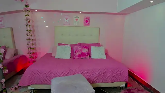 ScarlettDreamss7 online show from 10-18-25, 09:15