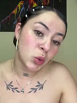 Snapshot of Emmie_Hot chatting on 02-12-25, 10:26 Emmie Hot online show from 02-12-25, 10:26