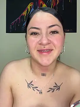 Snapshot of Emmie_Hot chatting on 02-13-25, 09:38 Emmie Hot online show from 02-13-25, 09:38