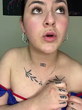 Snapshot of Emmie_Hot chatting on 02-14-25, 05:57 Emmie Hot online show from 02-14-25, 05:57