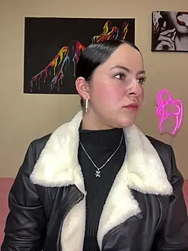 Snapshot of Emmie_Hot chatting on 02-15-25, 12:01 Emmie Hot online show from 02-15-25, 12:01