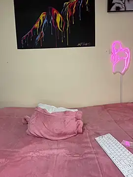 Snapshot of Emmie_Hot chatting on 03-04-25, 10:16 Emmie Hot online show from 03-04-25, 10:16