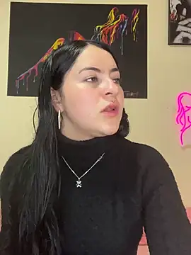 Snapshot of Emmie_Hot chatting on 03-07-25, 12:23 Emmie Hot online show from 03-07-25, 12:23