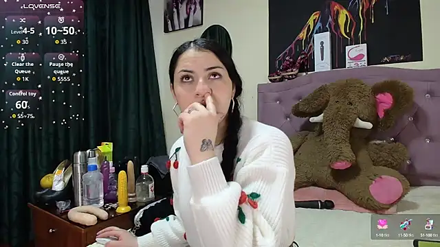 Snapshot of Emmie_Hot chatting on 09-18-25, 11:56 Emmie Hot online show from 09-18-25, 11:56