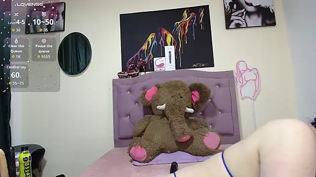 Snapshot of Emmie_Hot chatting on 10-04-25, 12:25 Emmie Hot online show from 10-04-25, 12:25