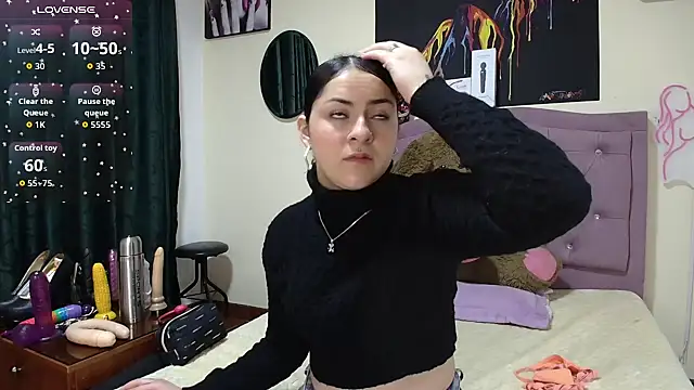 Snapshot of Emmie_Hot chatting on 10-14-25, 12:17 Emmie Hot online show from 10-14-25, 12:17