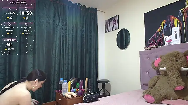 Snapshot of Emmie_Hot chatting on 10-21-25, 12:06 Emmie Hot online show from 10-21-25, 12:06