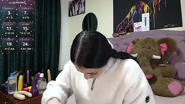 Snapshot of Emmie_Hot chatting on 10-23-25, 12:04 Emmie Hot online show from 10-23-25, 12:04