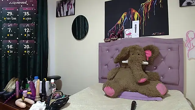 Snapshot of Emmie_Hot chatting on 11-03-25, 12:17 Emmie Hot online show from 11-03-25, 12:17