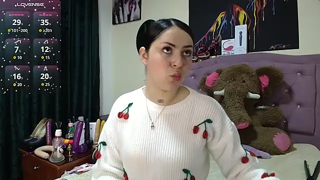 Snapshot of Emmie_Hot chatting on 11-05-25, 12:05 Emmie Hot online show from 11-05-25, 12:05