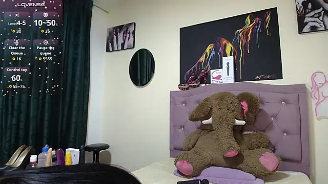 Snapshot of Emmie_Hot chatting on 11-24-25, 12:16 Emmie Hot online show from 11-24-25, 12:16