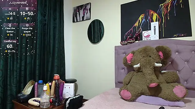 Snapshot of Emmie_Hot chatting on 12-05-25, 12:14 Emmie Hot online show from 12-05-25, 12:14