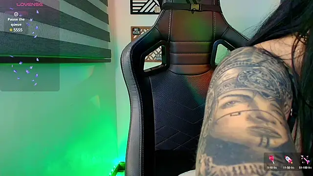 Snapshot of love_sharol_ chatting on 03-01-25, 01:32 love sharol online show from 03-01-25, 01:32