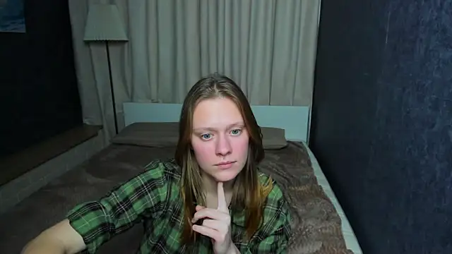 Snapshot of TessaSwans chatting on 01-29-25, 10:11 TessaSwans online show from 01-29-25, 10:11