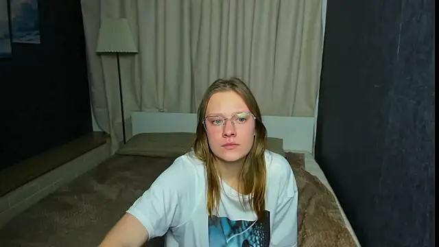 Snapshot of TessaSwans chatting on 01-30-25, 01:22 TessaSwans online show from 01-30-25, 01:22