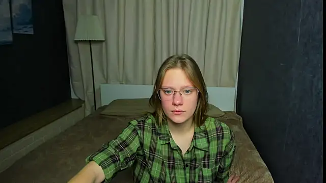 Snapshot of TessaSwans chatting on 01-30-25, 09:15 TessaSwans online show from 01-30-25, 09:15