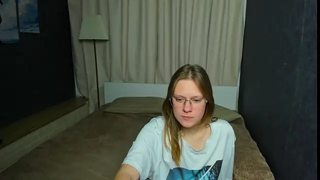 Snapshot of TessaSwans chatting on 01-30-25, 03:19 TessaSwans online show from 01-30-25, 03:19