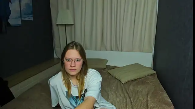 Snapshot of TessaSwans chatting on 01-30-25, 06:21 TessaSwans online show from 01-30-25, 06:21