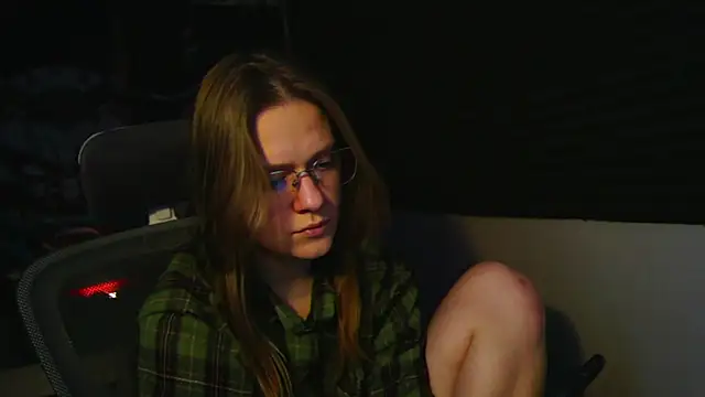 Snapshot of TessaSwans chatting on 01-31-25, 10:21 TessaSwans online show from 01-31-25, 10:21