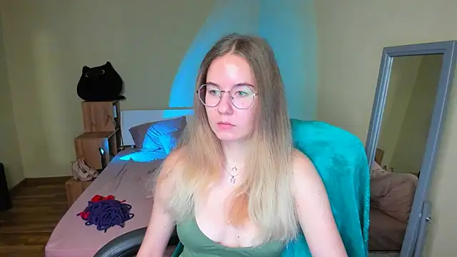 EmilyPaw online show from 01-31-25, 04:59