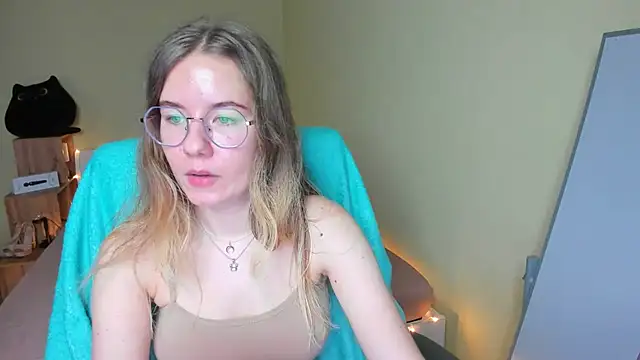 EmilyPaw online show from 02-04-25, 09:38