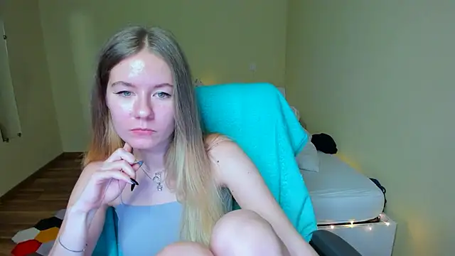 EmilyPaw online show from 02-18-25, 10:16