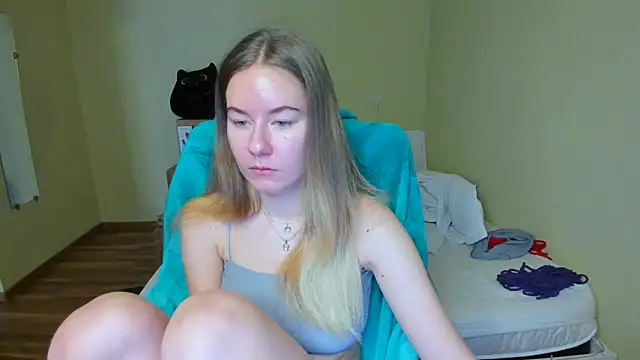 EmilyPaw online show from 02-28-25, 09:58