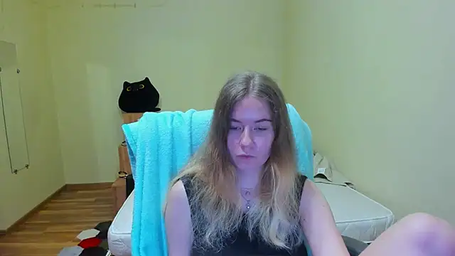 EmilyPaw online show from 03-10-25, 06:34