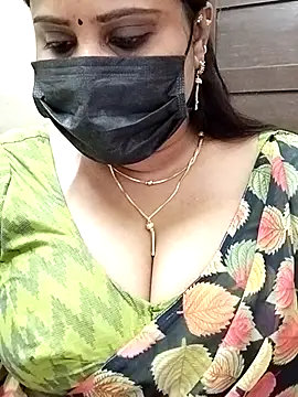 Queenflowerr online show from 02-22-25, 10:18