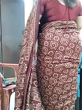 Queenflowerr online show from 02-25-25, 07:36