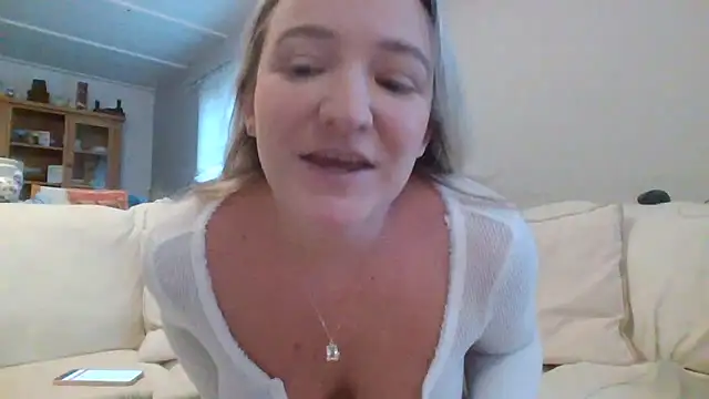 Snapshot of Delilahs_Playtime chatting on 10-23-25, 04:06 Delilahs Playtime online show from 10-23-25, 04:06