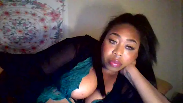 Snapshot of angeliquebelcali chatting on 11-05-25, 11:38 angeliquebelcali online show from 11-05-25, 11:38