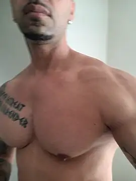 Snapshot of badbrown chatting on 02-18-25, 12:39 badbrown online show from 02-18-25, 12:39