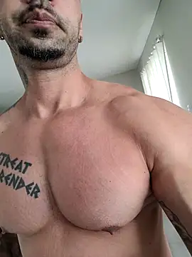 Snapshot of badbrown chatting on 02-19-25, 12:44 badbrown online show from 02-19-25, 12:44