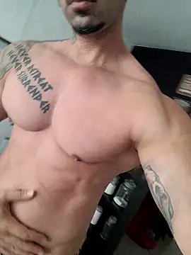 Snapshot of badbrown chatting on 02-21-25, 12:28 badbrown online show from 02-21-25, 12:28